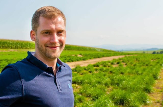 Portraitfoto von Julian Broscheit